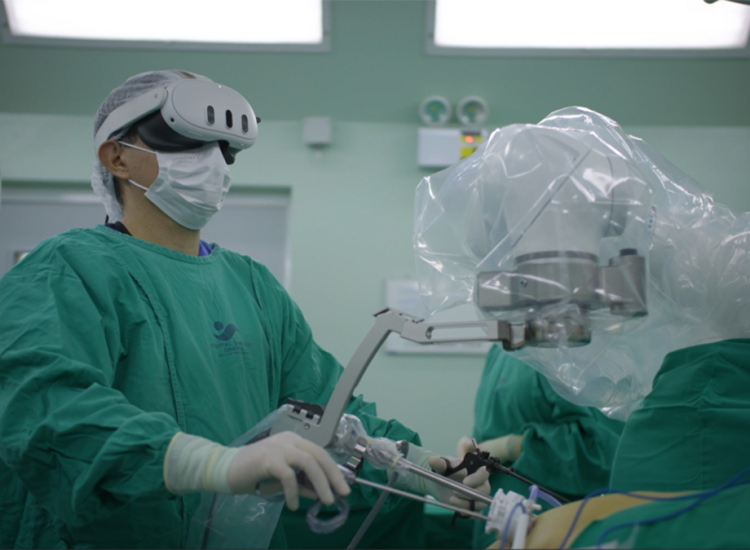 First Augmented Reality Abdominal Surgery Performed in Chile: "A Revolution"